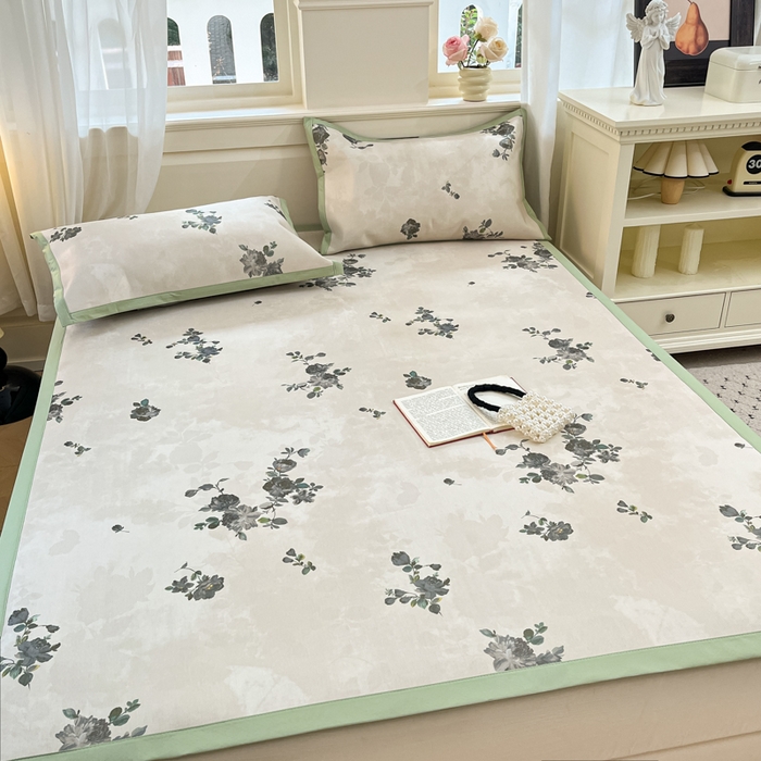 91家纺网 家纺一手货源 找家纺 绒艺席业 2025新款600D冰丝印花数码印花冰藤席赫本风系列 苑叶