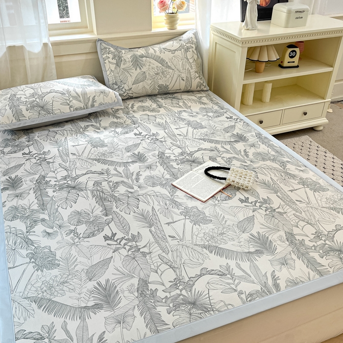 91家纺网 家纺一手货源 找家纺 绒艺席业 2025新款600D冰丝印花数码印花冰藤席赫本风系列 半暮之梦