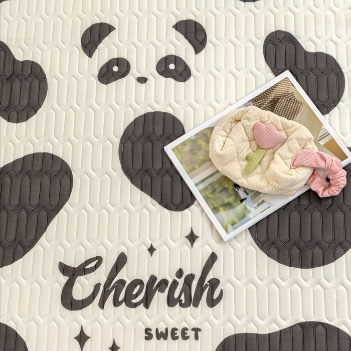 91家纺网 家纺一手货源 找家纺 默忆 2025新款凉感丝印花乳胶凉席 快乐熊猫