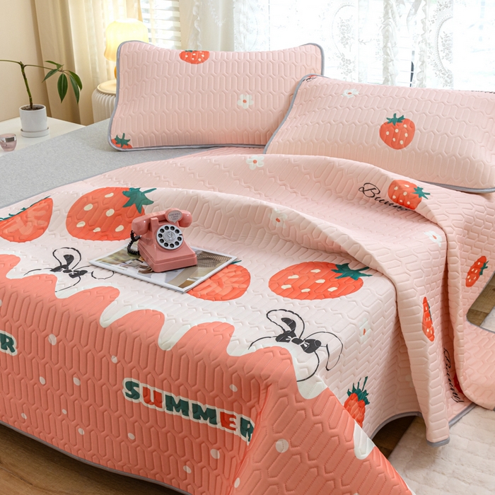 91家纺网 家纺一手货源 找家纺 默忆 2025新款凉感丝印花乳胶凉席 盛夏草莓