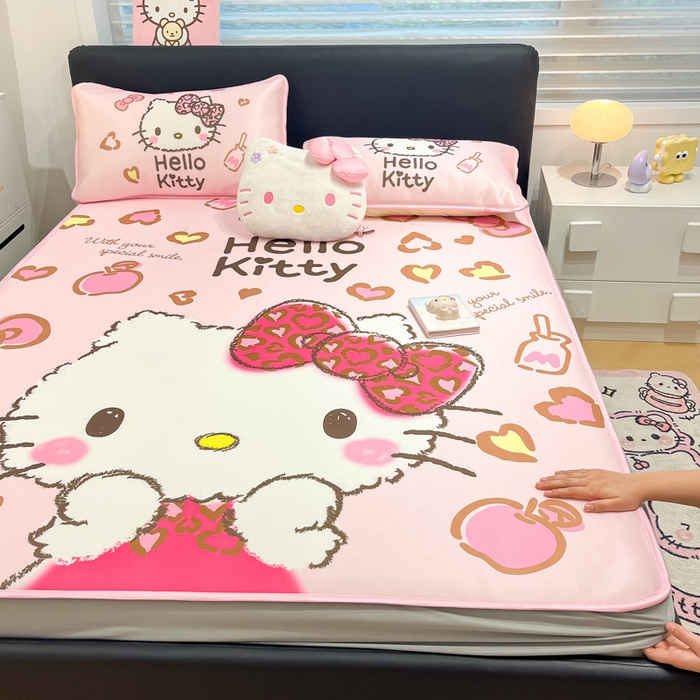 91家纺网 家纺一手货源 找家纺 暮思家居 2025新款正版授权A类大版数码印花三丽鸥可机洗1200D冰丝凉席可组合针织棉夏被四件套床笠款 床笠款-豹纹KT猫