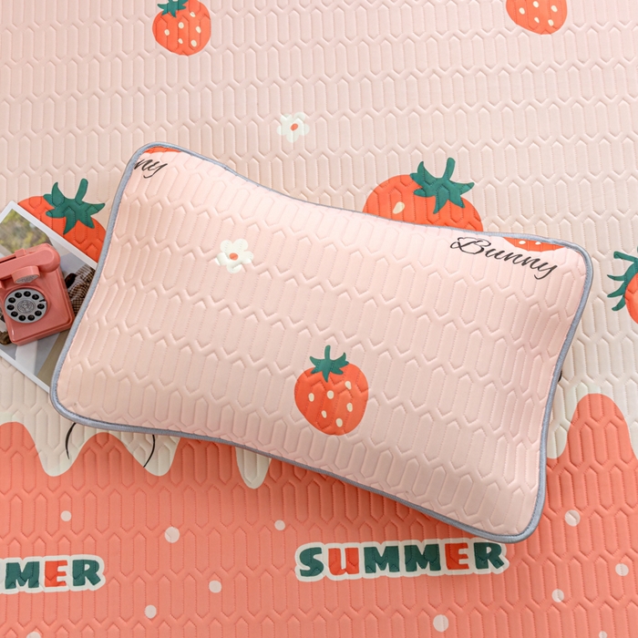 91家纺网 家纺一手货源 找家纺 默忆 2025新款凉感丝印花乳胶凉席 盛夏草莓