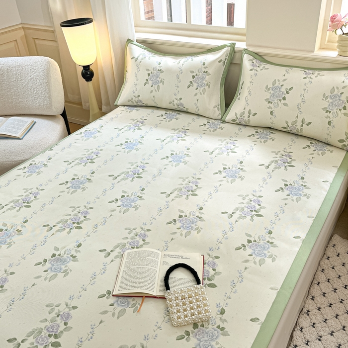 91家纺网 家纺一手货源 找家纺 绒艺席业 2025新款600D冰丝印花数码印花冰藤席赫本风系列 蔓野