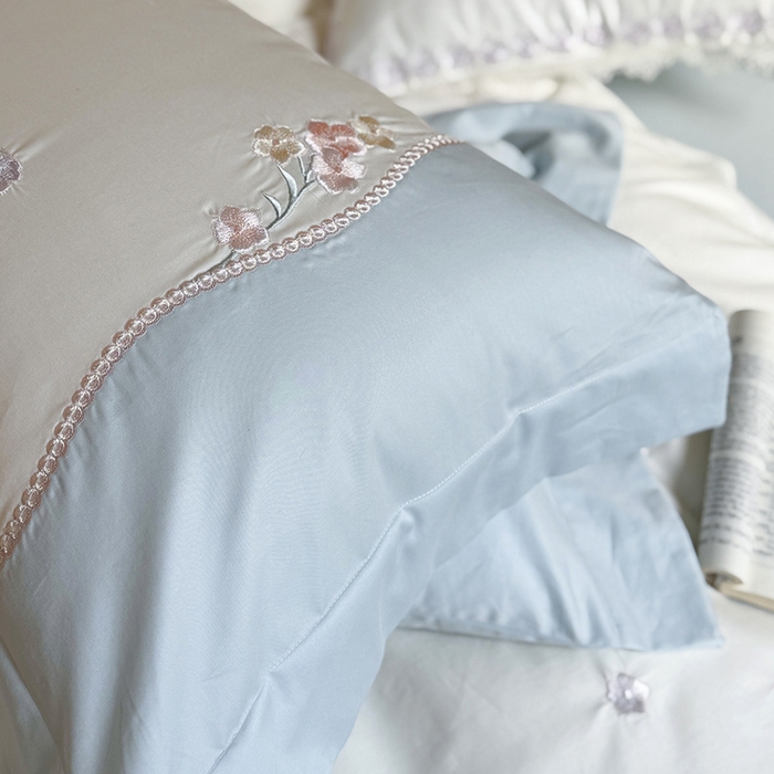 91家纺网 家纺一手货源 找家纺 优悦生活馆 2025新款全棉新疆长绒棉四件套-鸢尾花畔 控价 鸢尾花畔-浅云蓝