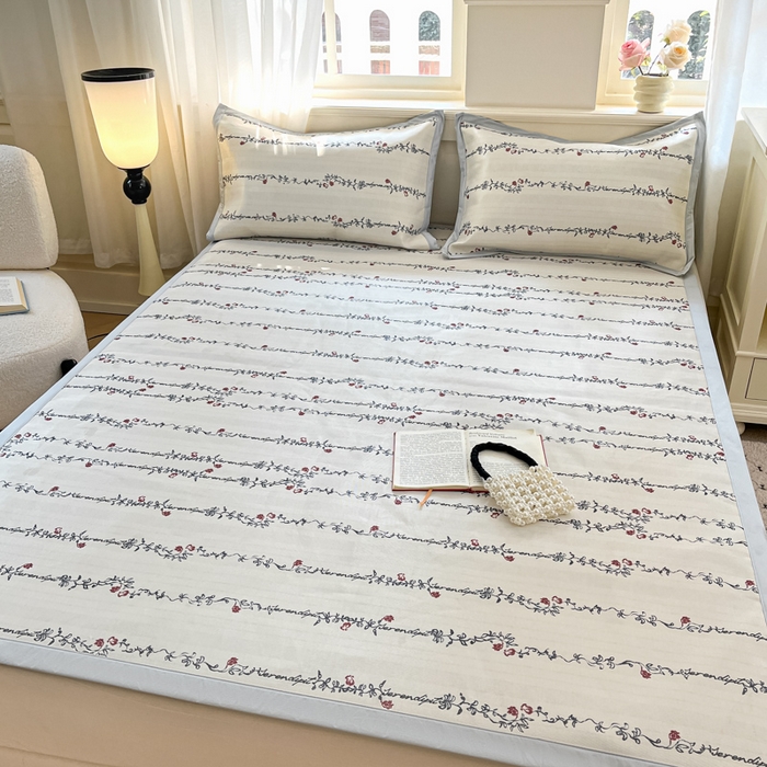 91家纺网 家纺一手货源 找家纺 绒艺席业 2025新款600D冰丝印花数码印花冰藤席赫本风系列 昨日情书