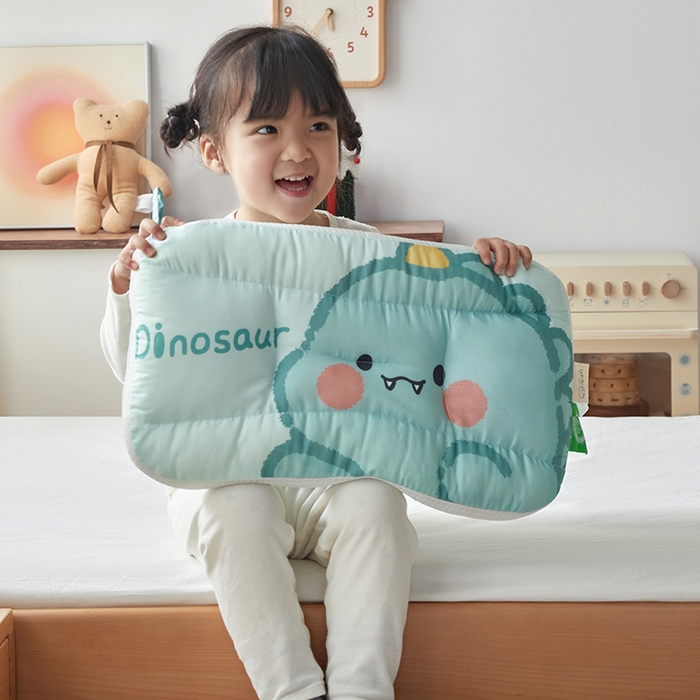 91家纺网 家纺一手货源 找家纺 2025新款A类大版卡通手绘AB版儿童豆豆枕枕芯系列 呆呆龙40*60cm/只