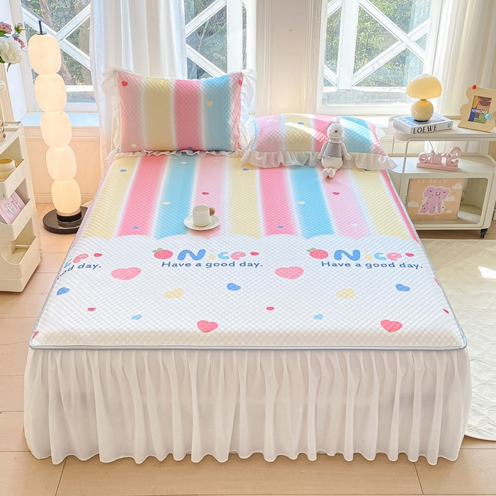 91家纺网 家纺一手货源 找家纺 康纳利2025新款A类冰豆豆床裙款凉席夏被四件套凉感丝空调被送买家秀 彩虹草莓