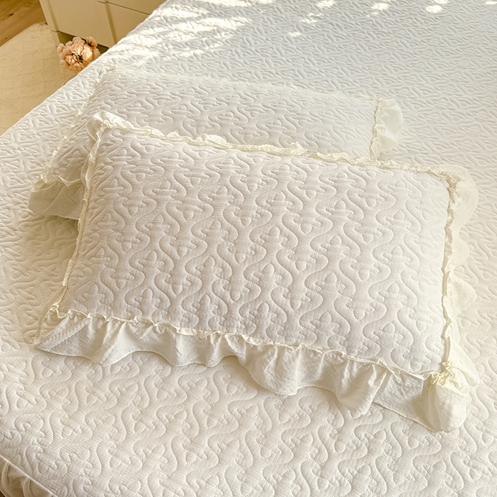 91家纺网 家纺一手货源 找家纺 花香四季家纺 2025新款夹棉绗缝床裙单件三件套法式四件套套件蕾丝公主风 米色