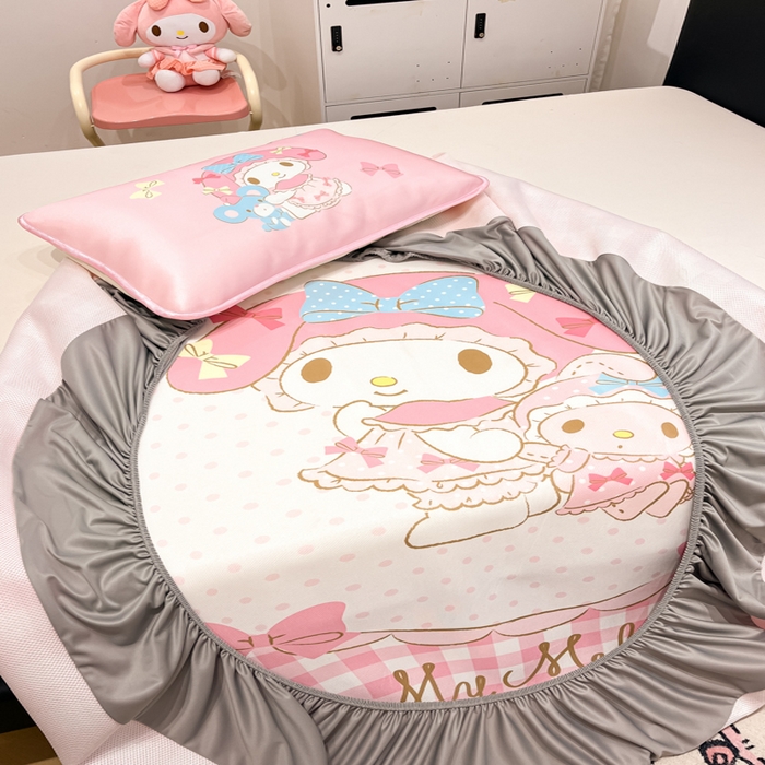 91家纺网 家纺一手货源 找家纺 暮思家居 2025新款正版授权A类大版数码印花三丽鸥可机洗1200D冰丝凉席可组合针织棉夏被四件套床笠款 床笠款-相框美乐蒂