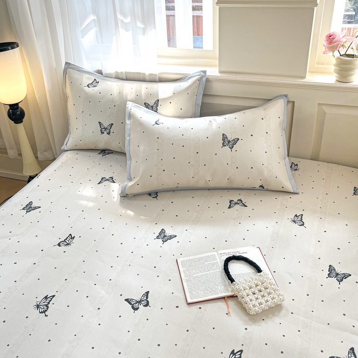 91家纺网 家纺一手货源 找家纺 绒艺席业 2025新款600D冰丝印花数码印花冰藤席赫本风系列 翩翩蝴蝶