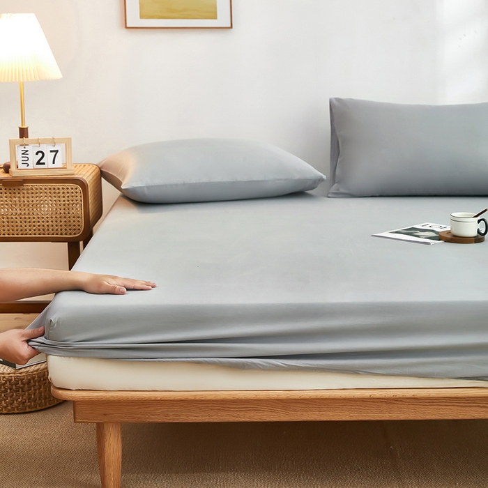 91家纺网 家纺一手货源 找家纺 艾橙家纺 2025新款正宗133x72喷气织造全棉纯棉纯色床笠三件套 浅灰