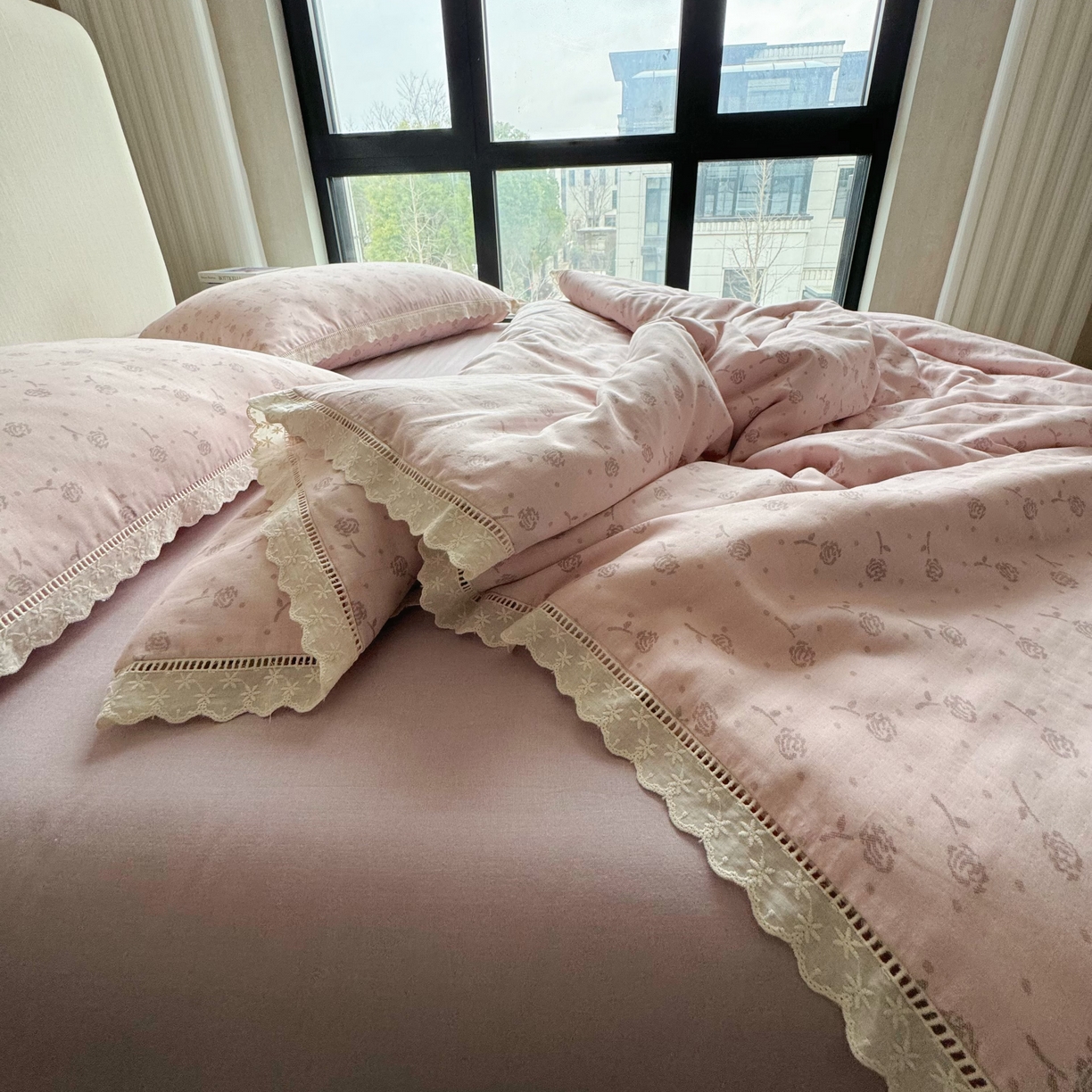 91家纺网 家纺一手货源 找家纺 8+8 （花型持续更新中）2025新款全棉双层纱镂空花边/皱皱花边四件套 芳华