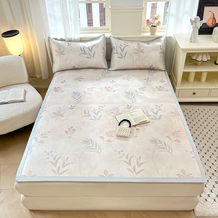 91家纺网 家纺一手货源 找家纺 绒艺席业 2025新款600D冰丝印花数码印花冰藤席赫本风系列 花影晚风