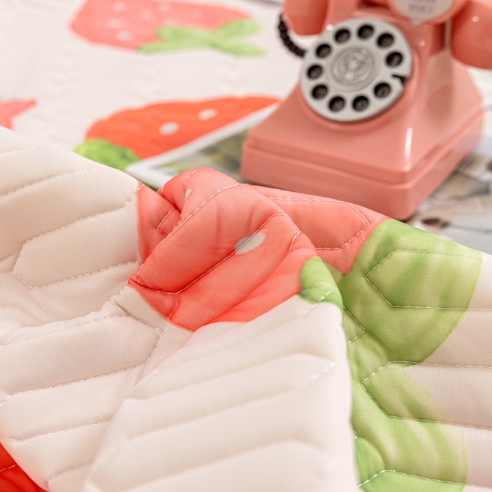 91家纺网 家纺一手货源 找家纺 默忆 2025新款凉感丝印花乳胶凉席 草莓兔