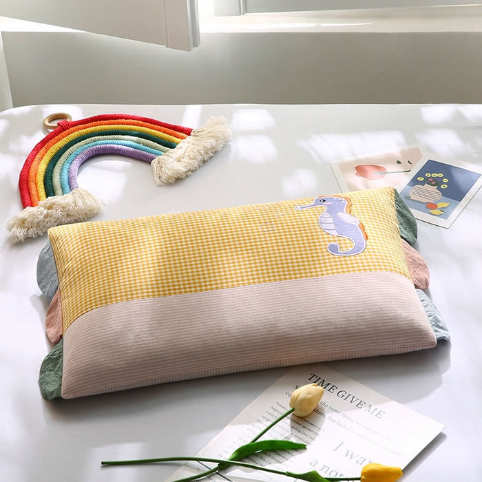 91家纺网 家纺一手货源 找家纺 2025全棉水洗棉贴布绣儿童荞麦枕头幼儿园学生枕芯 主图