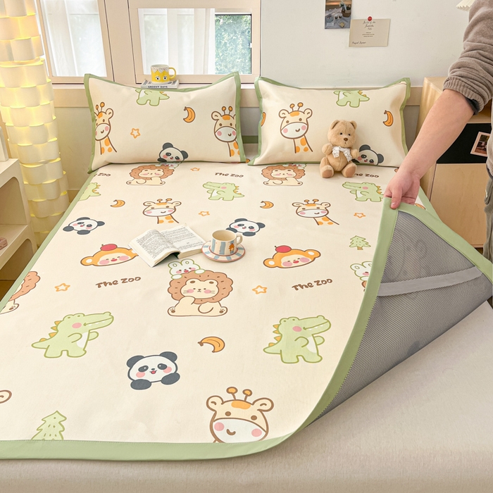 91家纺网 家纺一手货源 找家纺 绒艺席业 2025新款600D冰丝印花数码印花冰藤席卡通小清新系列 动物派对