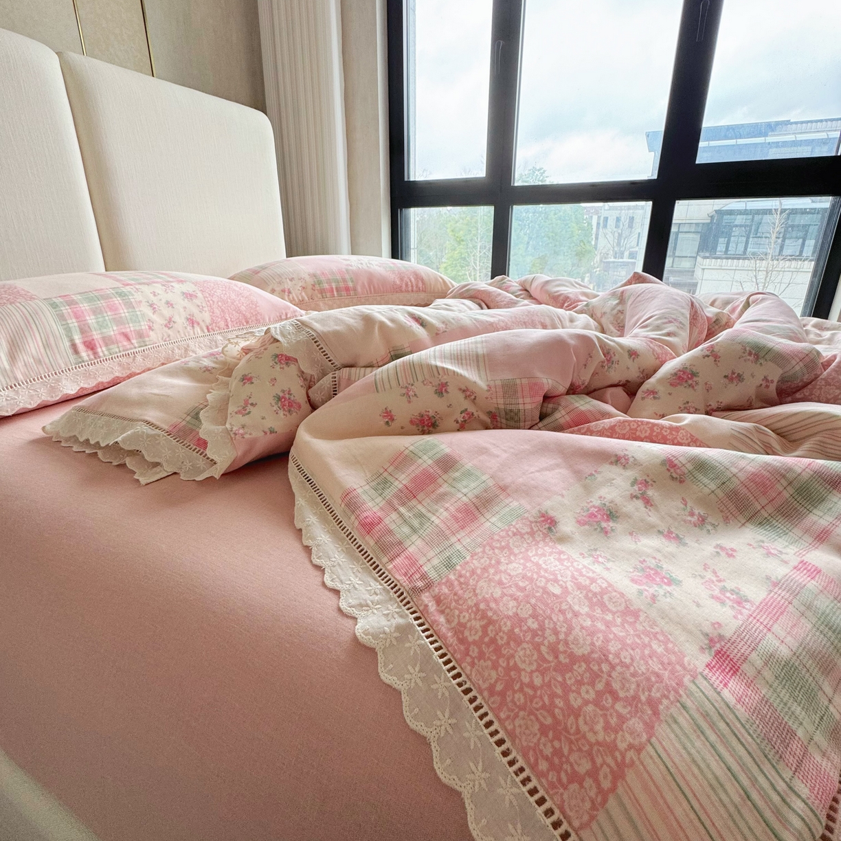 91家纺网 家纺一手货源 找家纺 8+8 （花型持续更新中）2025新款全棉双层纱镂空花边/皱皱花边四件套 田野少女