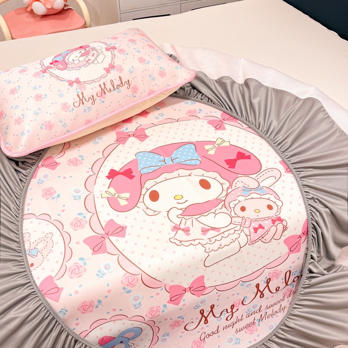 91家纺网 家纺一手货源 找家纺 暮思家居 2025新款正版授权A类大版数码印花三丽鸥可机洗1200D冰丝凉席可组合针织棉夏被四件套床笠款 床笠款-花园美乐蒂