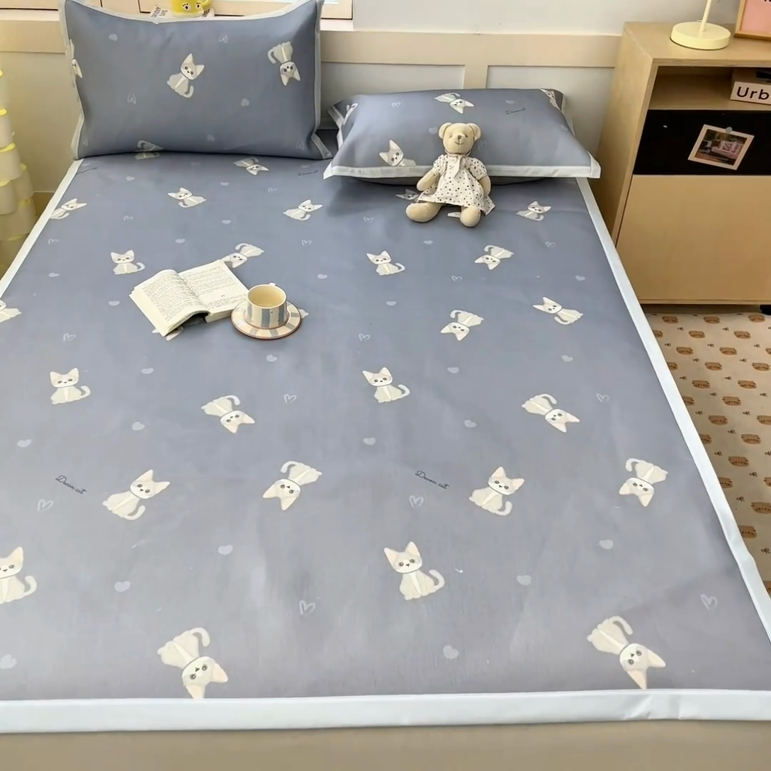 91家纺网 家纺一手货源 找家纺 绒艺席业 2025新款600D冰丝印花数码印花冰藤席卡通小清新系列 乖乖猫