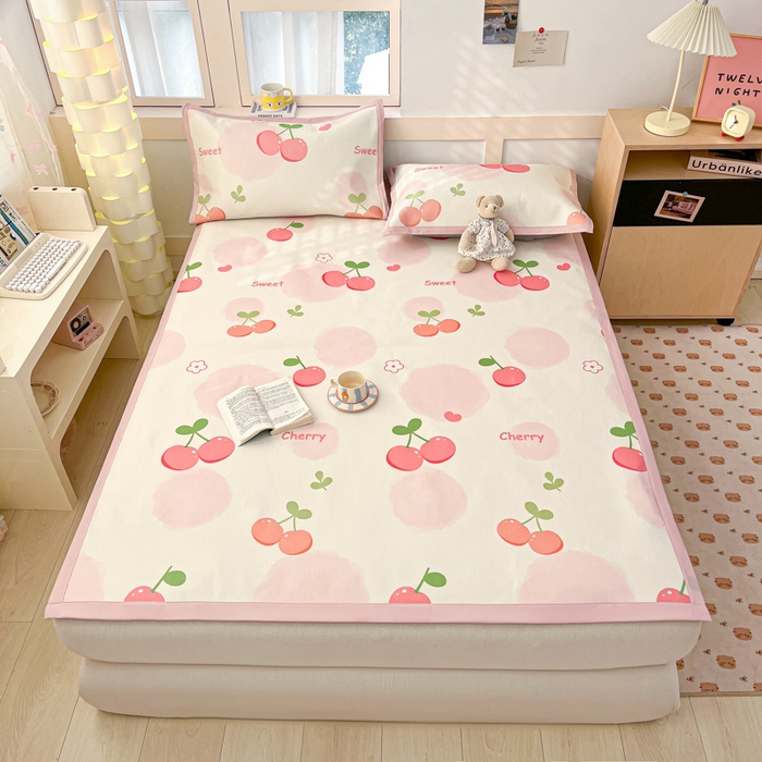 91家纺网 家纺一手货源 找家纺 绒艺席业 2025新款600D冰丝印花数码印花冰藤席卡通小清新系列 两颗樱桃