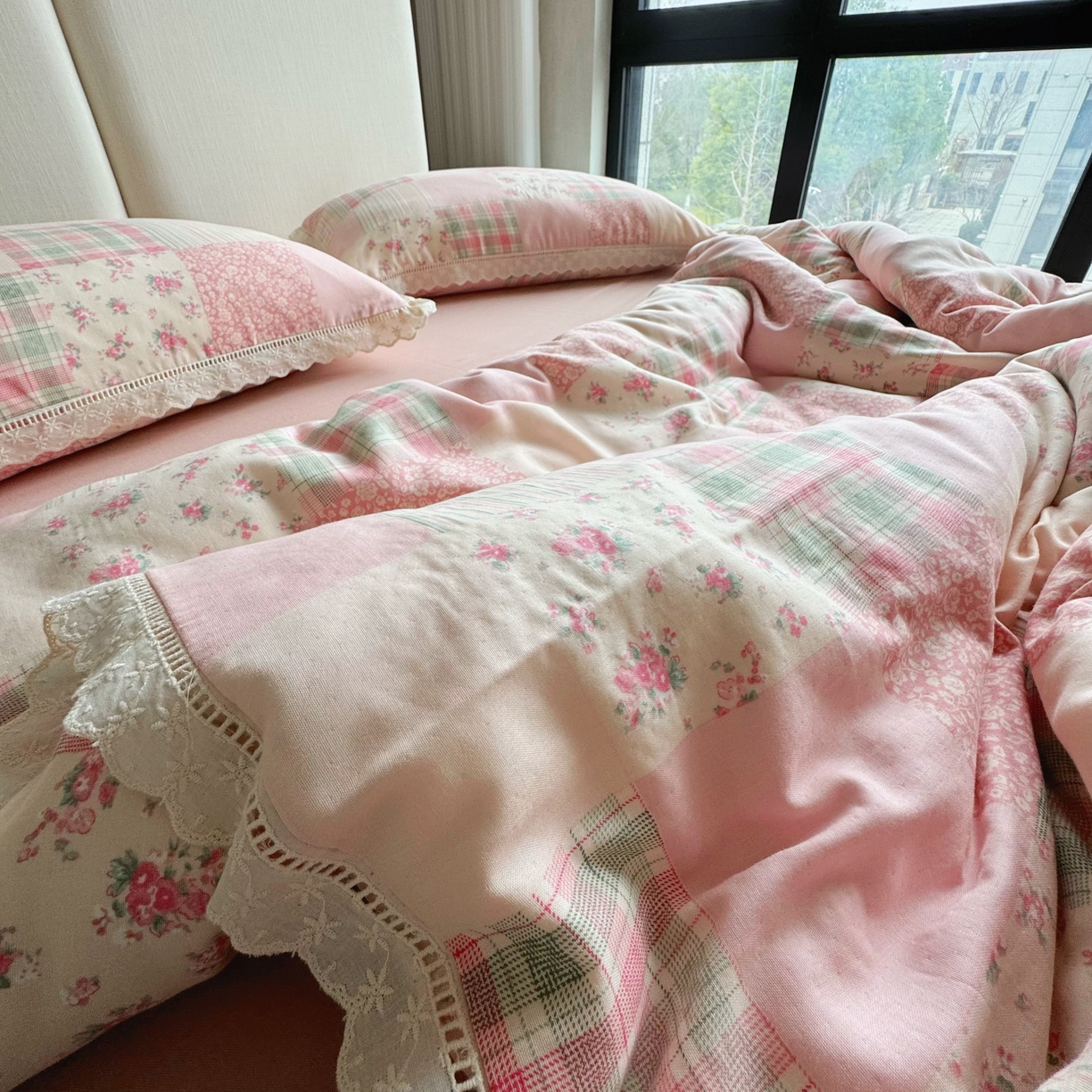 91家纺网 家纺一手货源 找家纺 8+8 （花型持续更新中）2025新款全棉双层纱镂空花边/皱皱花边四件套 田野少女