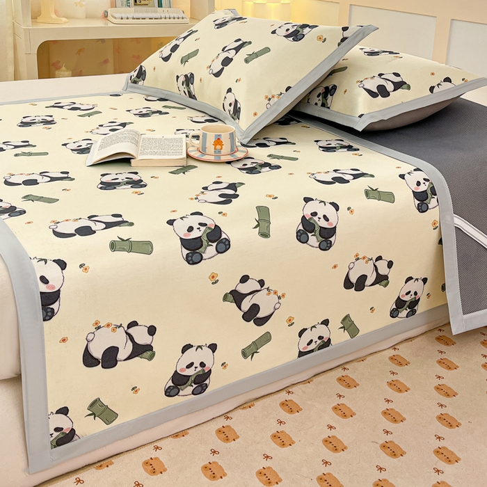 91家纺网 家纺一手货源 找家纺 绒艺席业 2025新款600D冰丝印花数码印花冰藤席卡通小清新系列 小熊猫