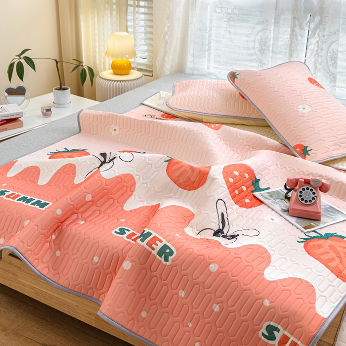 91家纺网 家纺一手货源 找家纺 默忆 2025新款凉感丝印花乳胶凉席 盛夏草莓