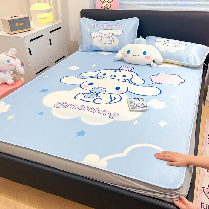 91家纺网 家纺一手货源 找家纺 暮思家居 2025新款正版授权A类大版数码印花三丽鸥可机洗1200D冰丝凉席可组合针织棉夏被四件套床笠款 床笠款-云朵玉桂狗