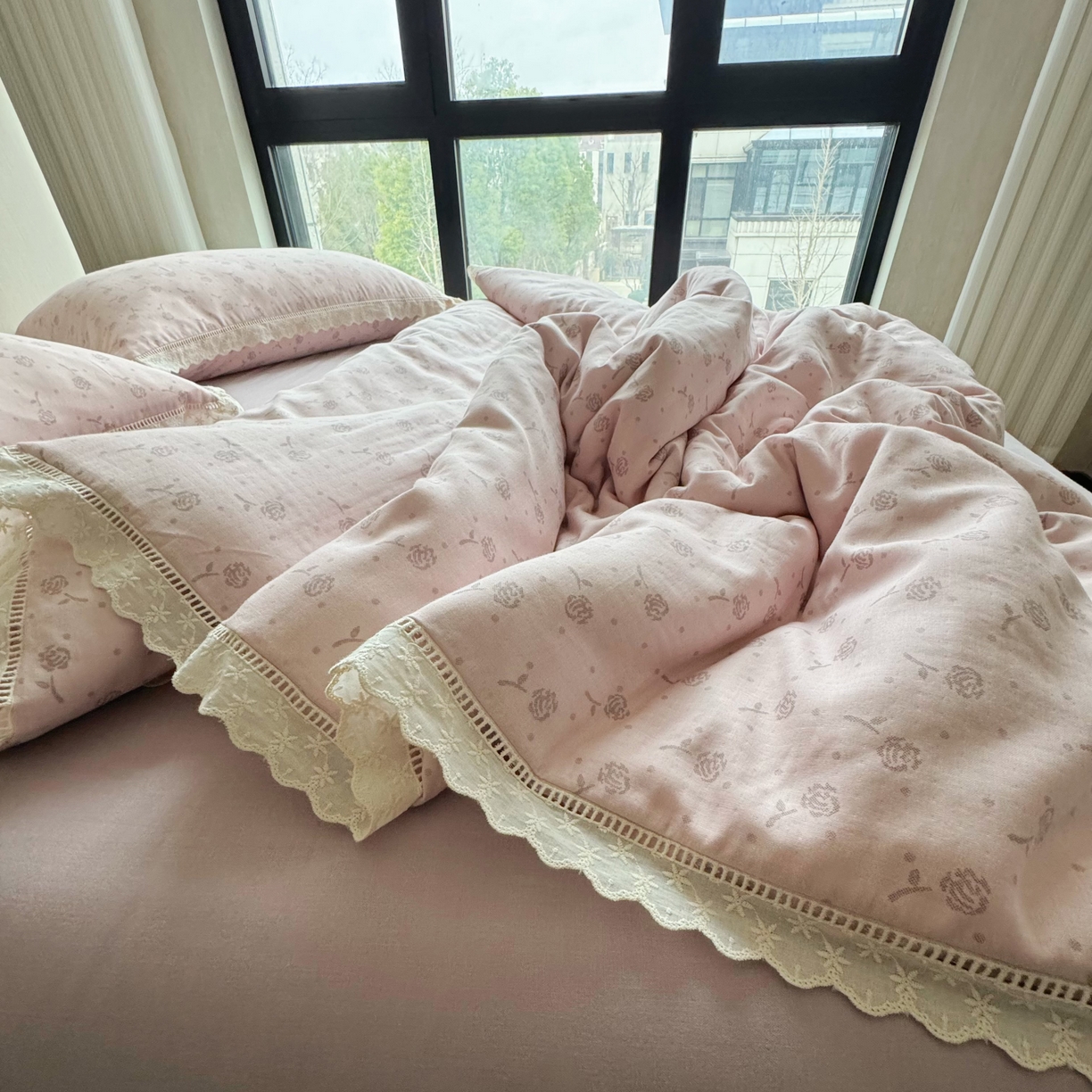 91家纺网 家纺一手货源 找家纺 8+8 （花型持续更新中）2025新款全棉双层纱镂空花边/皱皱花边四件套 芳华
