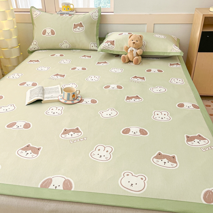 91家纺网 家纺一手货源 找家纺 绒艺席业 2025新款600D冰丝印花数码印花冰藤席卡通小清新系列 可爱三小只