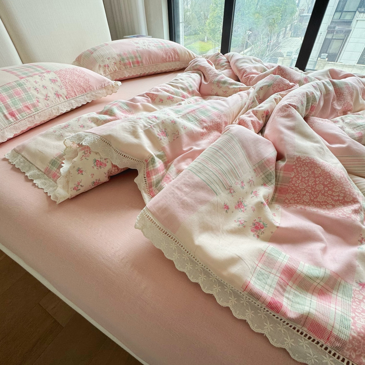 91家纺网 家纺一手货源 找家纺 8+8 （花型持续更新中）2025新款全棉双层纱镂空花边/皱皱花边四件套 田野少女