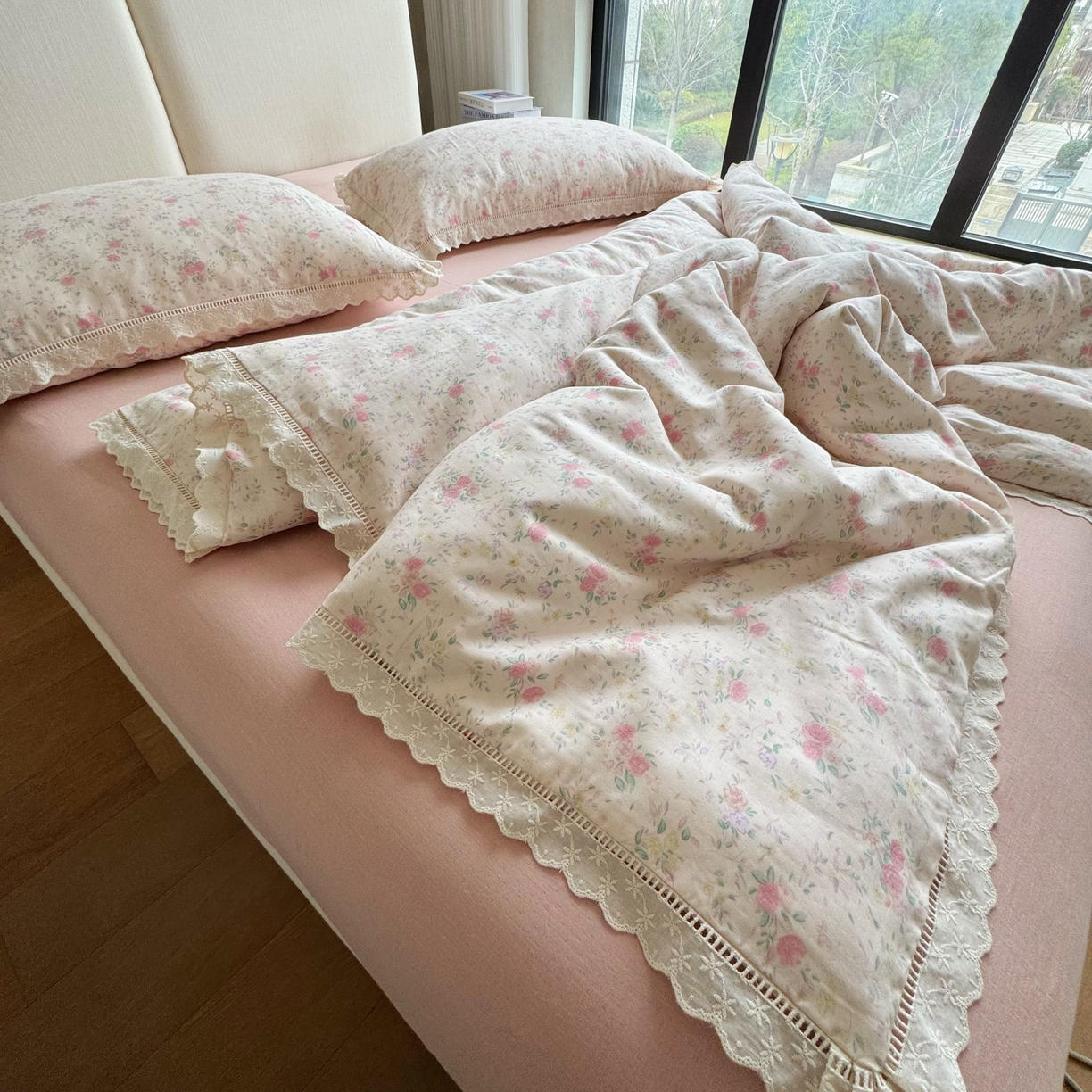 91家纺网 家纺一手货源 找家纺 8+8 （花型持续更新中）2025新款全棉双层纱镂空花边/皱皱花边四件套 蔷薇