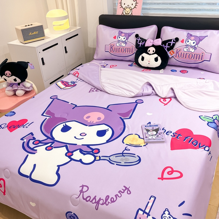 91家纺网 家纺一手货源 找家纺 暮思家居 2025新款正版授权A类大版数码印花三丽鸥可机洗1200D冰丝凉席可组合针织棉夏被四件套床笠款 床笠款-蓝莓库洛米