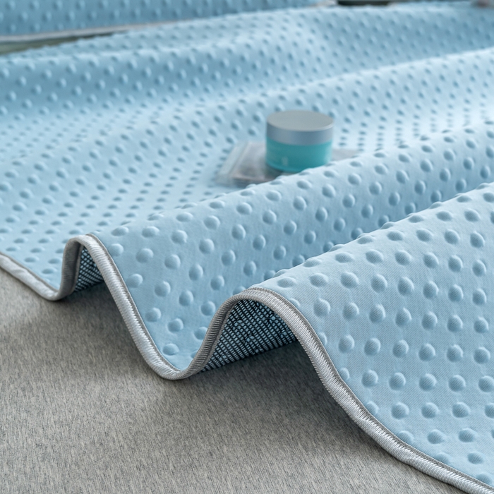 91家纺网 家纺一手货源 找家纺 默忆 2025新款3D轻奢风直播网红热款凉感丝冰豆豆三明治复合床单款凉席两件套三件套 天空蓝