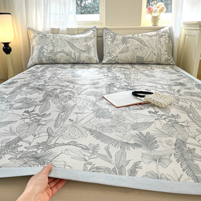 91家纺网 家纺一手货源 找家纺 绒艺席业 2025新款600D冰丝印花数码印花冰藤席赫本风系列 半暮之梦