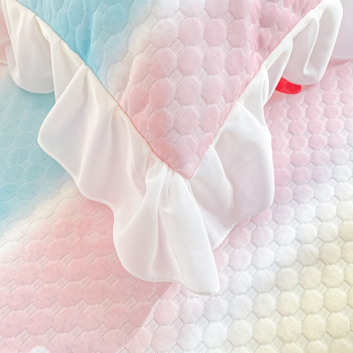 91家纺网 家纺一手货源 找家纺 康纳利2025新款A类冰豆豆床裙款凉席夏被四件套凉感丝空调被送买家秀 彩虹草莓