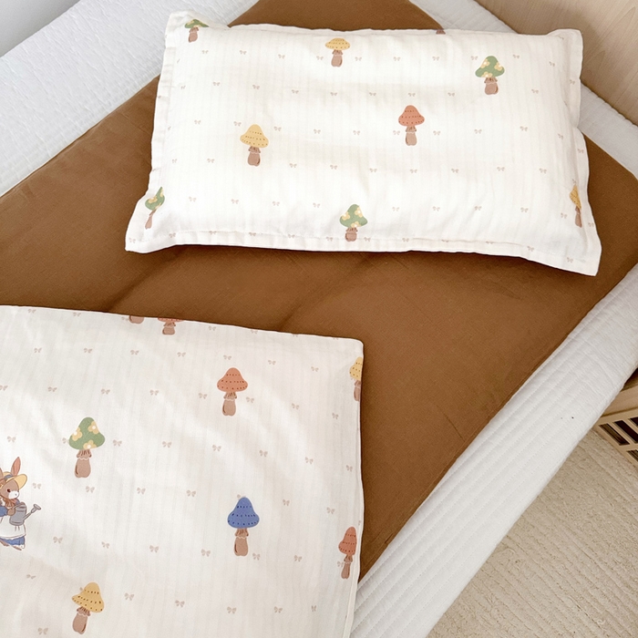 91家纺网 家纺一手货源 找家纺 2025新款全棉26℃有氧双层纱幼儿园多件套 花园小兔