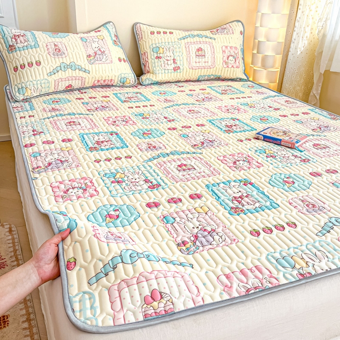 91家纺网 家纺一手货源 找家纺 柒月家居 2025新款小清新乳胶凉席 蛋糕兔兔