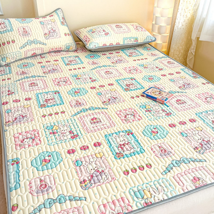 91家纺网 家纺一手货源 找家纺 柒月家居 2025新款小清新乳胶凉席 蛋糕兔兔