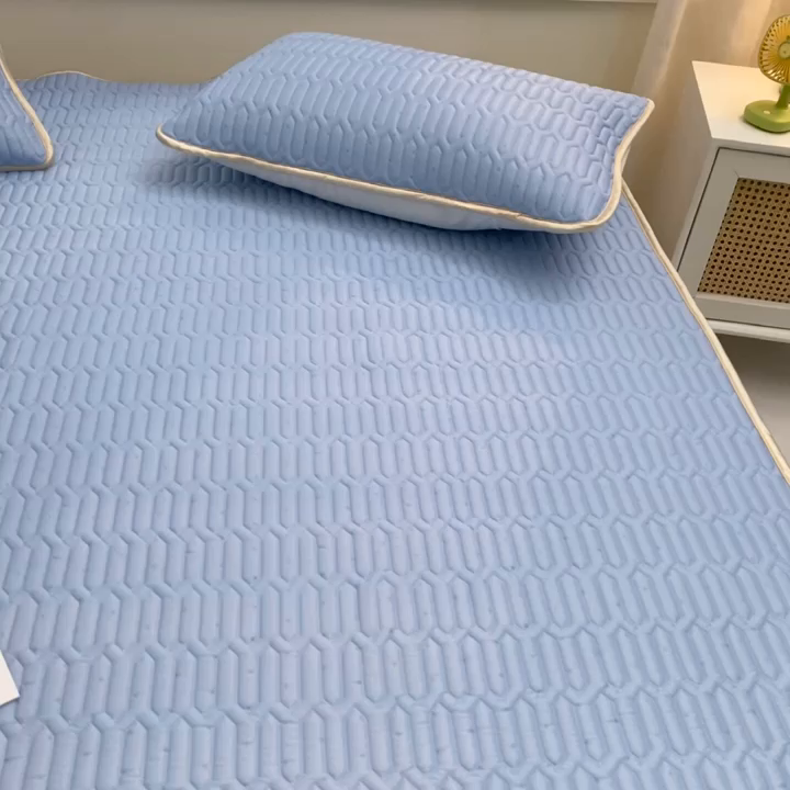 91家纺网 家纺一手货源 找家纺 美丽折2025新品6mm厚天然乳胶凉席三件套 大版印花卡通乳胶凉席平铺款 蓝色