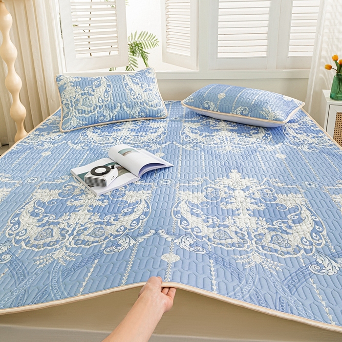 91家纺网 家纺一手货源 找家纺 美丽折2025新品6mm厚天然乳胶凉席三件套 大版印花卡通乳胶凉席平铺款 贵族风范