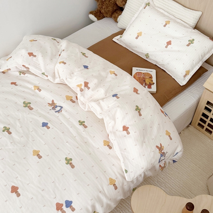 91家纺网 家纺一手货源 找家纺 2025新款全棉26℃有氧双层纱幼儿园多件套 花园小兔