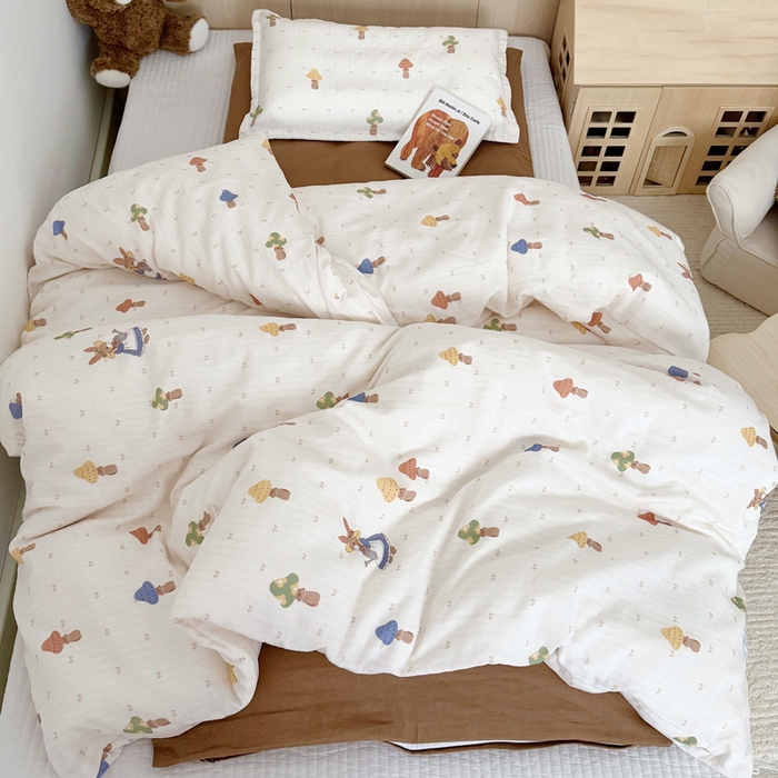 91家纺网 家纺一手货源 找家纺 2025新款全棉26℃有氧双层纱幼儿园多件套 花园小兔