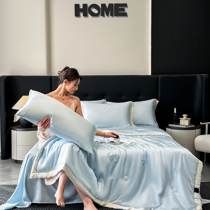 91家纺网 家纺一手货源 找家纺 满羽家纺 2025新款冰丝夏被四件套-满绣系列 蝴蝶结-清爽兰