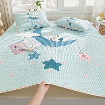 91家纺网 家纺一手货源 找家纺 （总）美丽折2025新品6mm厚天然乳胶凉席三件套 大版印花卡通乳胶凉席平铺款