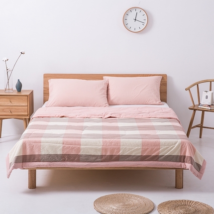 91家纺网 家纺一手货源 找家纺  玖弘 2025新款羽丝棉夏被系列 粉大格