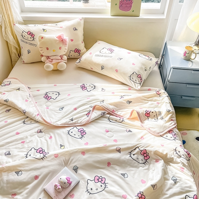 91家纺网 家纺一手货源 找家纺 金爱家2025新款A类三丽鸥正版授权高品质牛奶丝软糯针织棉大豆夏被系列详情 针织棉三丽鸥-甜甜kitty