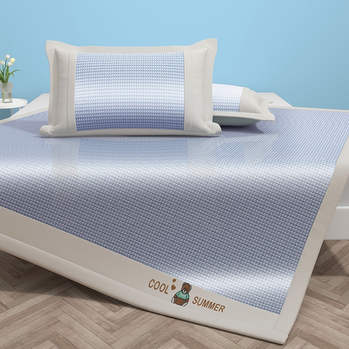 91家纺网 家纺一手货源 找家纺 绒艺席业 2025新款A类抗菌冰丝凉席系列-小冰熊款 冰熊-蓝