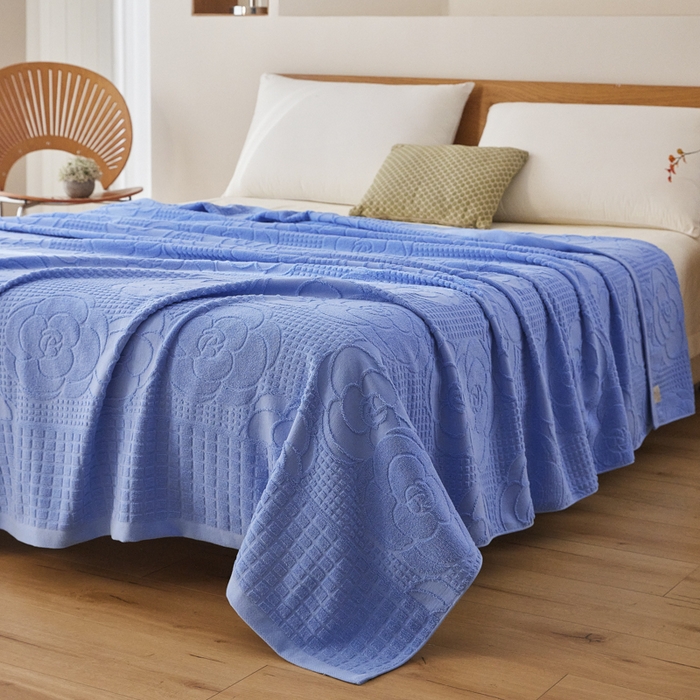 91家纺网 家纺一手货源 找家纺 爱港家纺 2025新款上海专版老式怀旧全棉A类纱布毛巾被 茶花-蓝