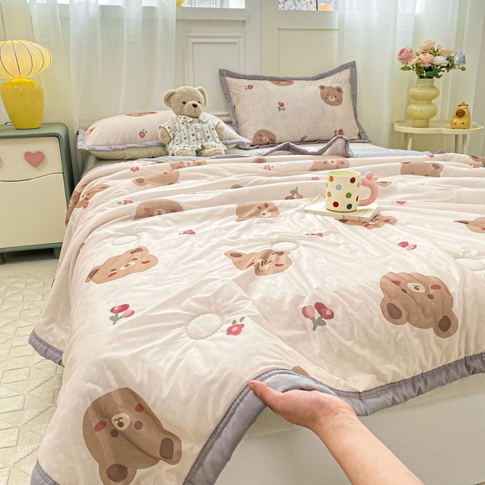 91家纺网 家纺一手货源 找家纺 顺顺家纺 2025新款凉感丝印花夏被空调被 熊熊之家